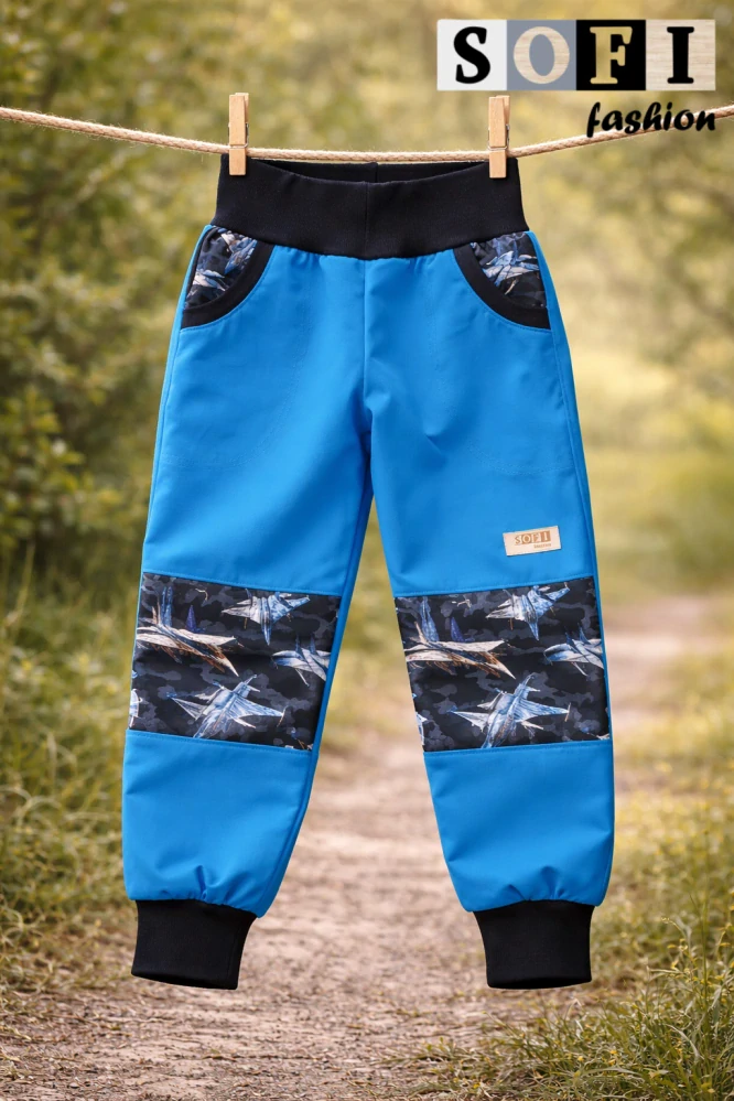 Letní dětské softshellové kalhoty - modré/ letadla, černé náplety