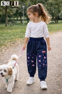 Letní dětské softshellové kalhoty - tmavě modré s růžovými srdíčky